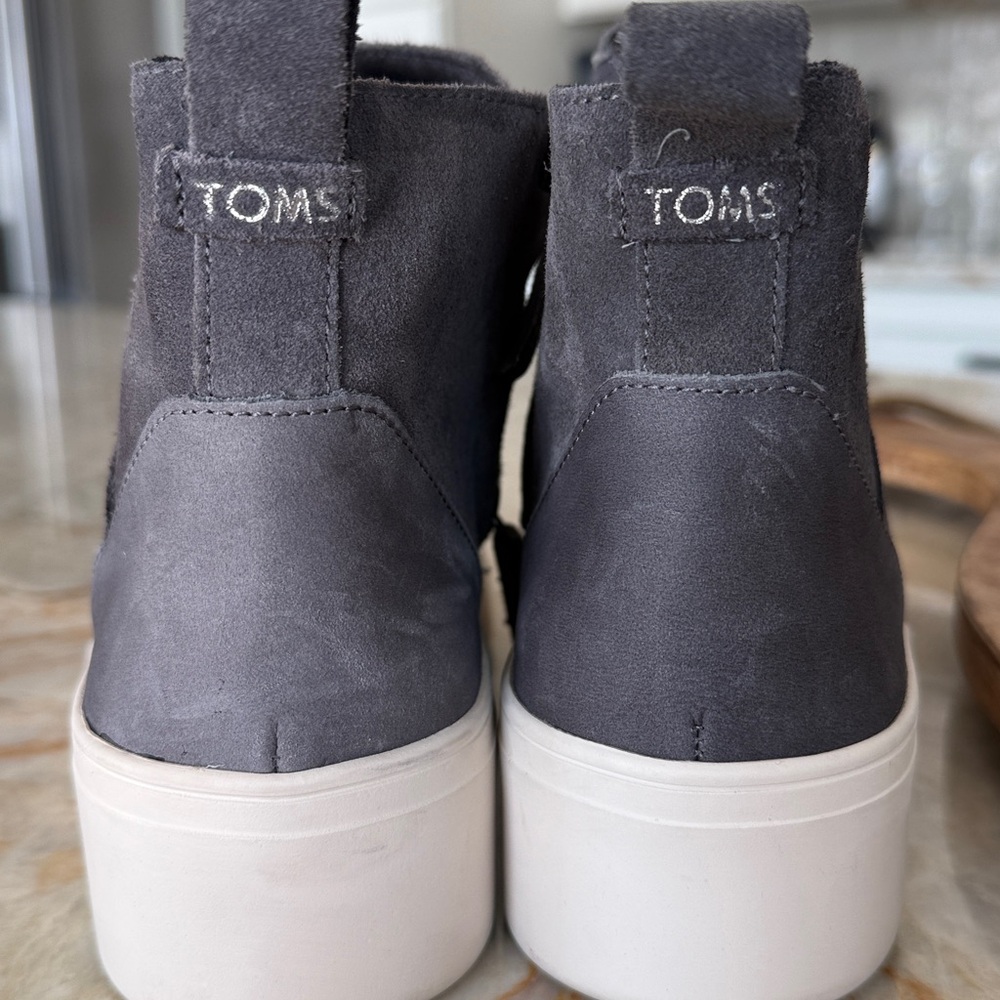 TOMs Jamie womans gray suede slip on wedge sneaker high top 8.5 - Picture 2 of 9